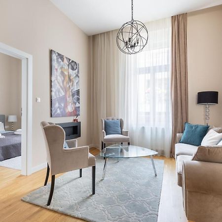 Lovely 2-Bedroom Apartment At The Vaci Street บูดาเปสต์ ภายนอก รูปภาพ
