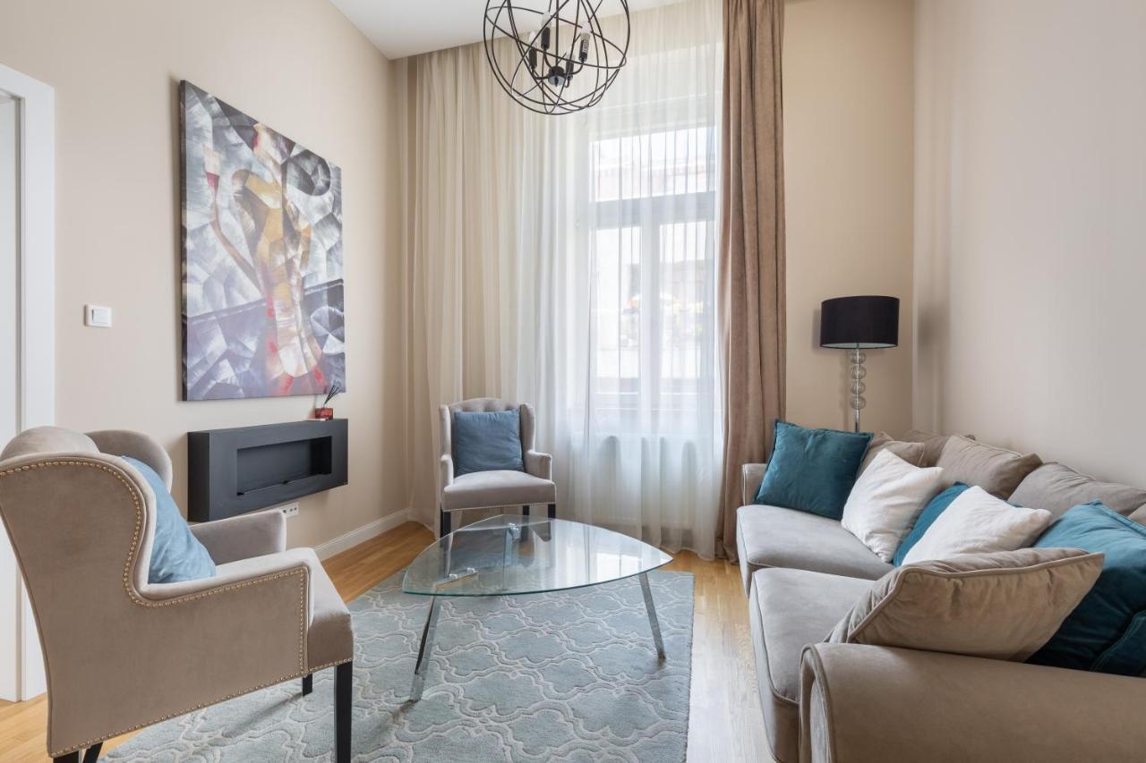 Lovely 2-Bedroom Apartment At The Vaci Street บูดาเปสต์ ภายนอก รูปภาพ