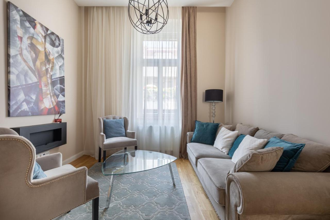 Lovely 2-Bedroom Apartment At The Vaci Street บูดาเปสต์ ภายนอก รูปภาพ