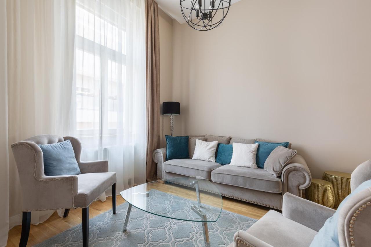 Lovely 2-Bedroom Apartment At The Vaci Street บูดาเปสต์ ภายนอก รูปภาพ