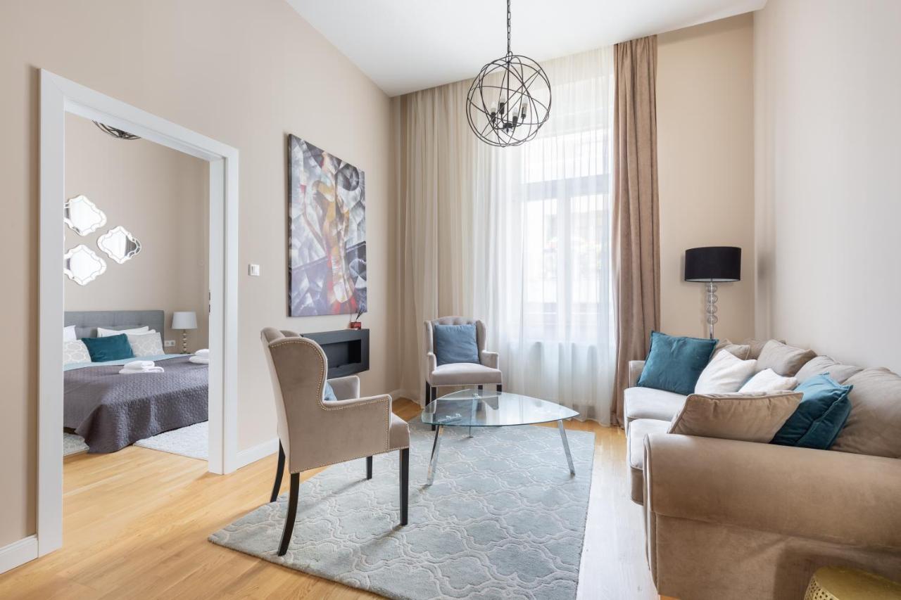 Lovely 2-Bedroom Apartment At The Vaci Street บูดาเปสต์ ภายนอก รูปภาพ